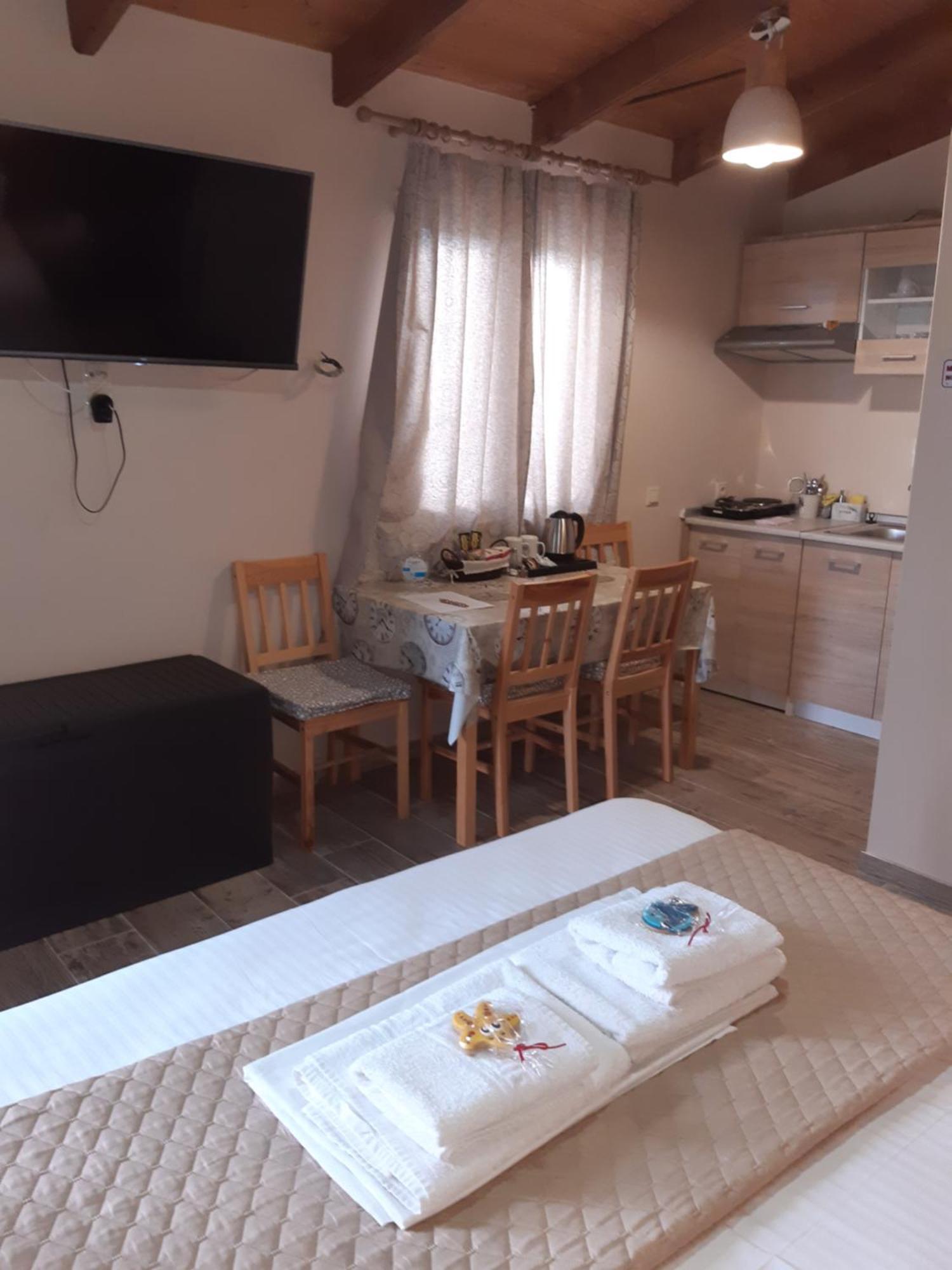 Room Near The Airport Pikérmion Camera foto